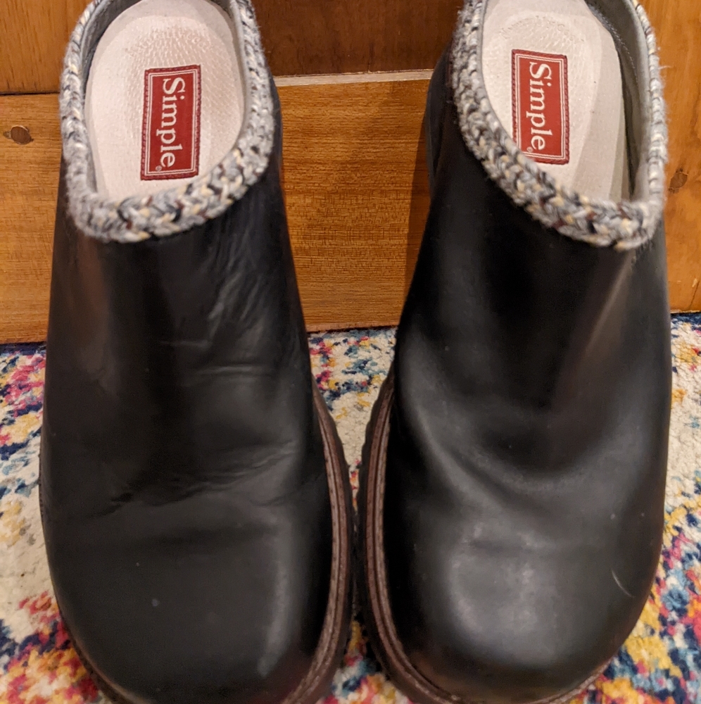 Simple clogs